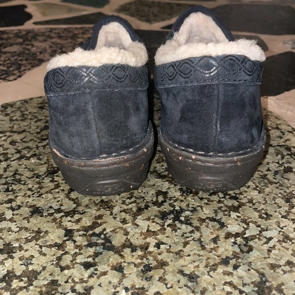 UGG Shoes Bettey Black Suede Shearling Clogs Fur Slip On Mules Size 7 - Picture 5 of 6